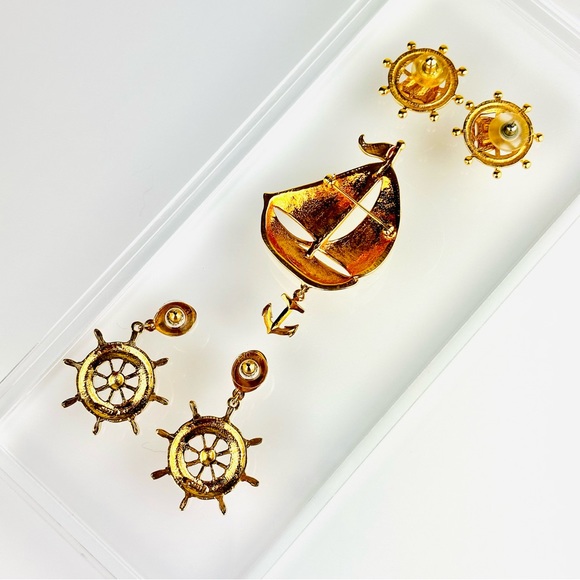 Vintage Avon Three Piece Nautical Sailboat Helm Enamel Brooch Earrings - Picture 12 of 13